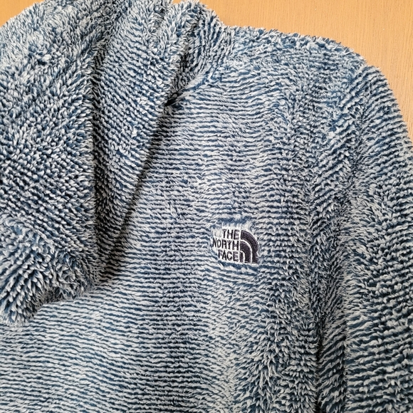The North Face soft, fuzzy, cozy & comfortable hoodie sweatshirt - Picture 3 of 6